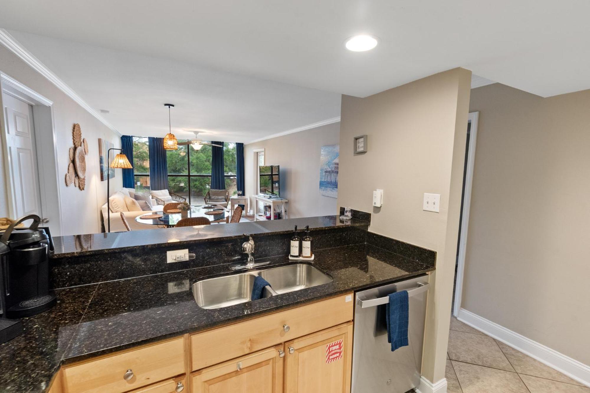 Fun 2 Bed/2 Bath Condo With Pool On Biloxi Beach Eksteriør billede